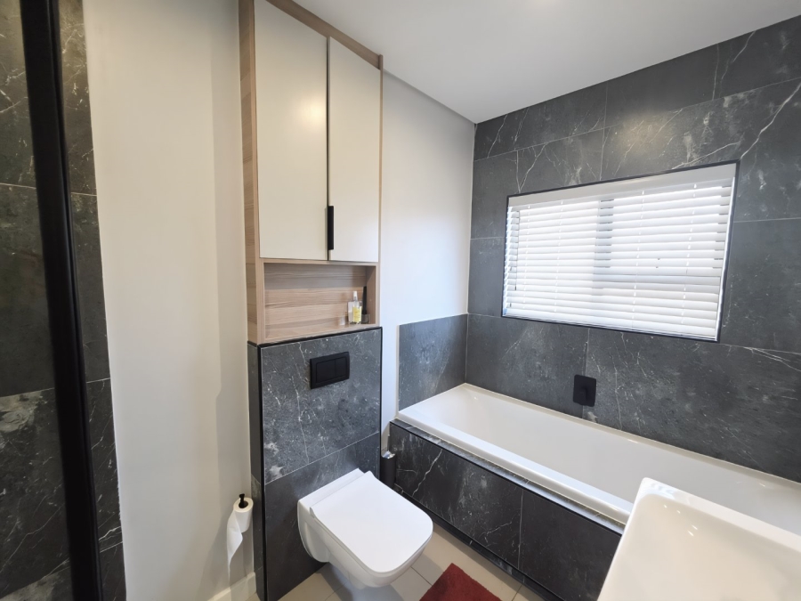 To Let 4 Bedroom Property for Rent in Sandown Western Cape